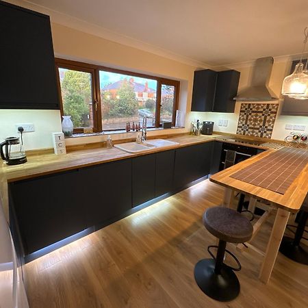 New City Flat, 3 X Double Bed En-Suite Bedrooms, Private Kitchen & Lounge, Free Private Parking & Own Workspaces Exeter Exterior photo