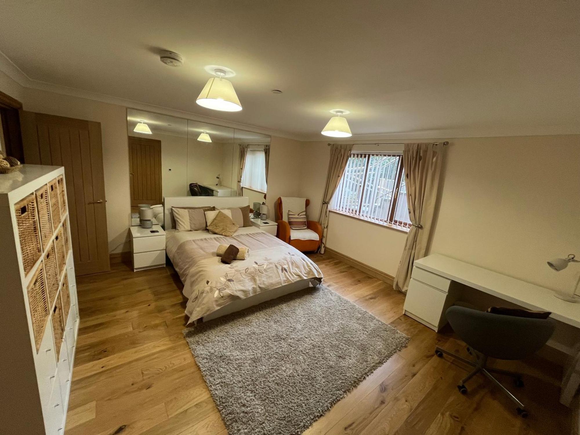 New City Flat, 3 X Double Bed En-Suite Bedrooms, Private Kitchen & Lounge, Free Private Parking & Own Workspaces Exeter Exterior photo